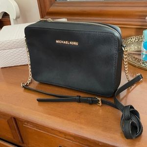 Michael Kors Jet Set Crossbody in black